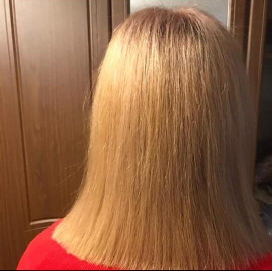 Фото той, кто сделала стрижку. ( Ну понятно же, что сама я не смогла бы себя сфотографировать со спины.)