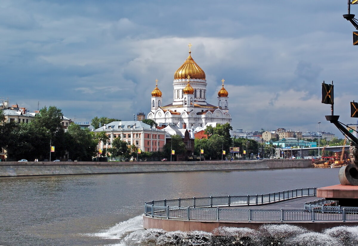 Когда закрыли бассейн на месте храма христа спасителя