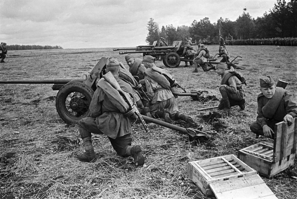 45мм пушка м42. т-34-85 берлин 1945. 42 45 год. 45 мм противотанковая пушка обр 1942 г. 45-мм противотанковая пушка м-42.