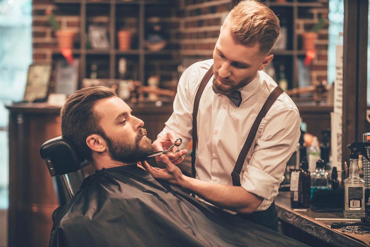 Чем бреют бороду в парикмахерской