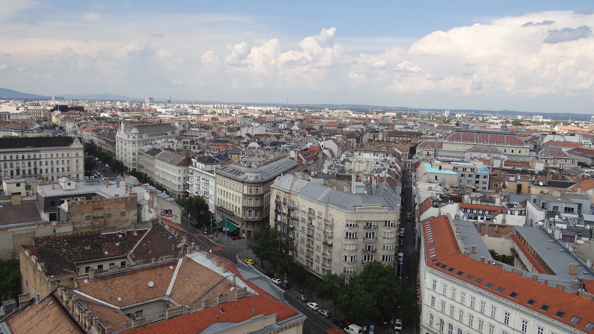 Вид на проспект Андраши с собора Святого Иштвана