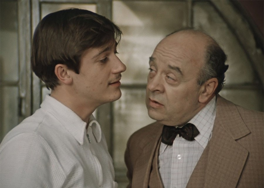 А кто не пьёт?