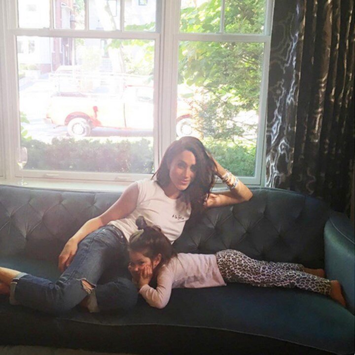 Меган с дочерью подруги. изображение: открытые источники