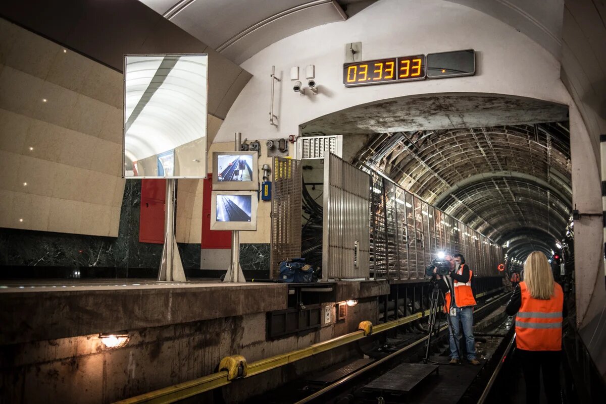 Закрытое метро в москве