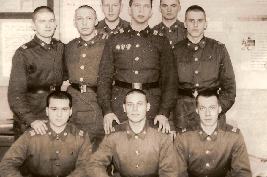 Сержант со своими "подопечными"
