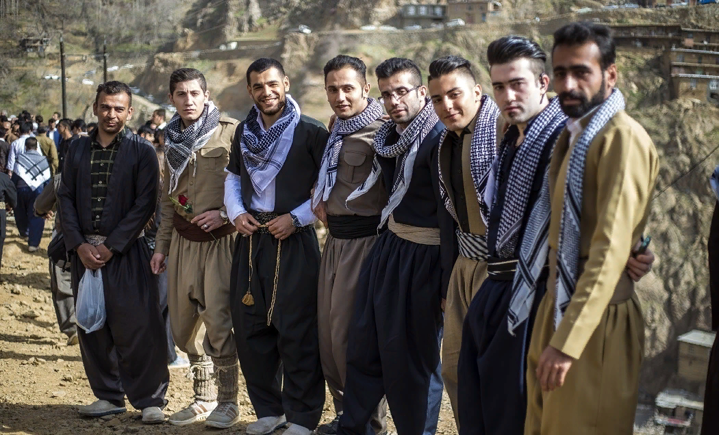 Курды шафииты. Курды Езиды. Курды костюм Езиды. Курды мужчины.