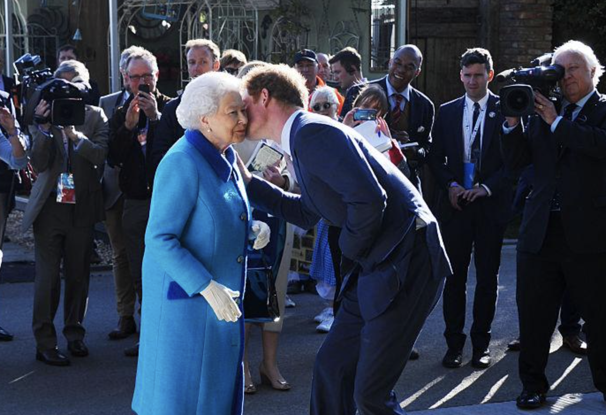 Принц Гарри раньше очень трепетно относился к Елизавете II 