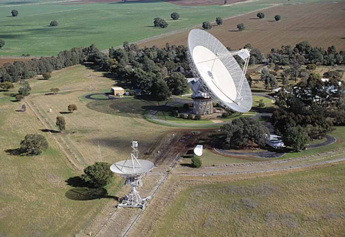 Наблюдения с использованием радиотелескопов играют важную роль в исследованиях парадокса Ферми. Автор: CSIRO, Attribution, https://commons.wikimedia.org/w/index.php?curid=35441
