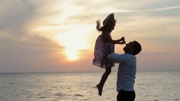 https://www.google.com/url?sa=i&url=https%3A%2F%2Fru.depositphotos.com%2Fstock-footage%2Fdaddy.html&psig=AOvVaw1G-84LIA08AcBDMGM437qM&ust=1639218308244000&source=images&cd=vfe&ved=0CAsQjRxqFwoTCMiQpaOC2fQCFQAAAAAdAAAAABAD