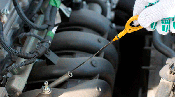 Щуп для проверки уровня масла в двигателе