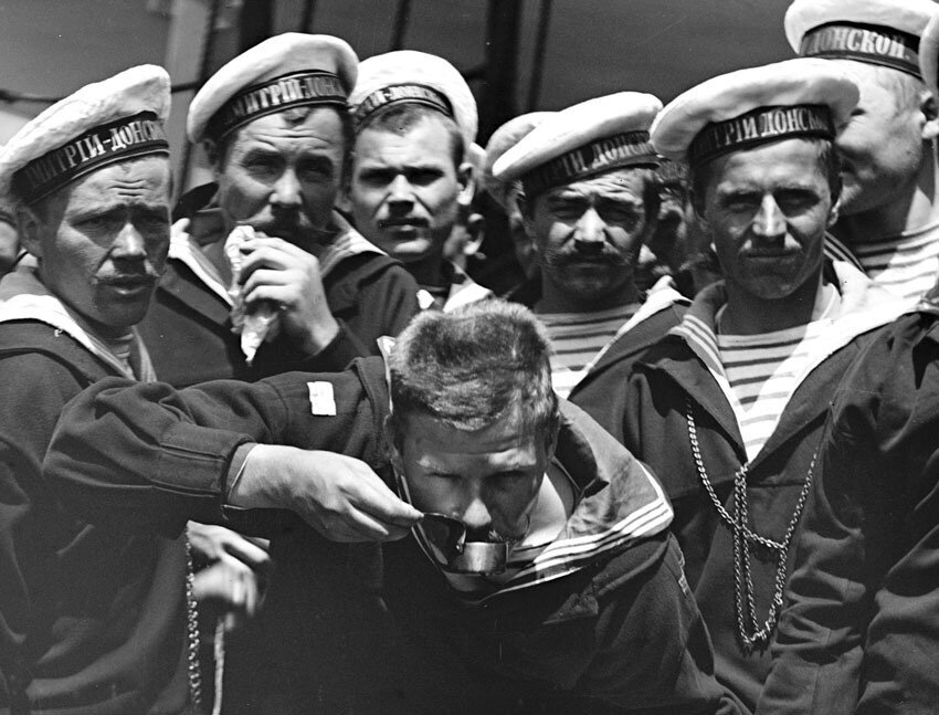 Матросы не занятые. Матросы не занятые. Матросы не занятые. Кронштадтские матросы 1917. Матрос вектор.