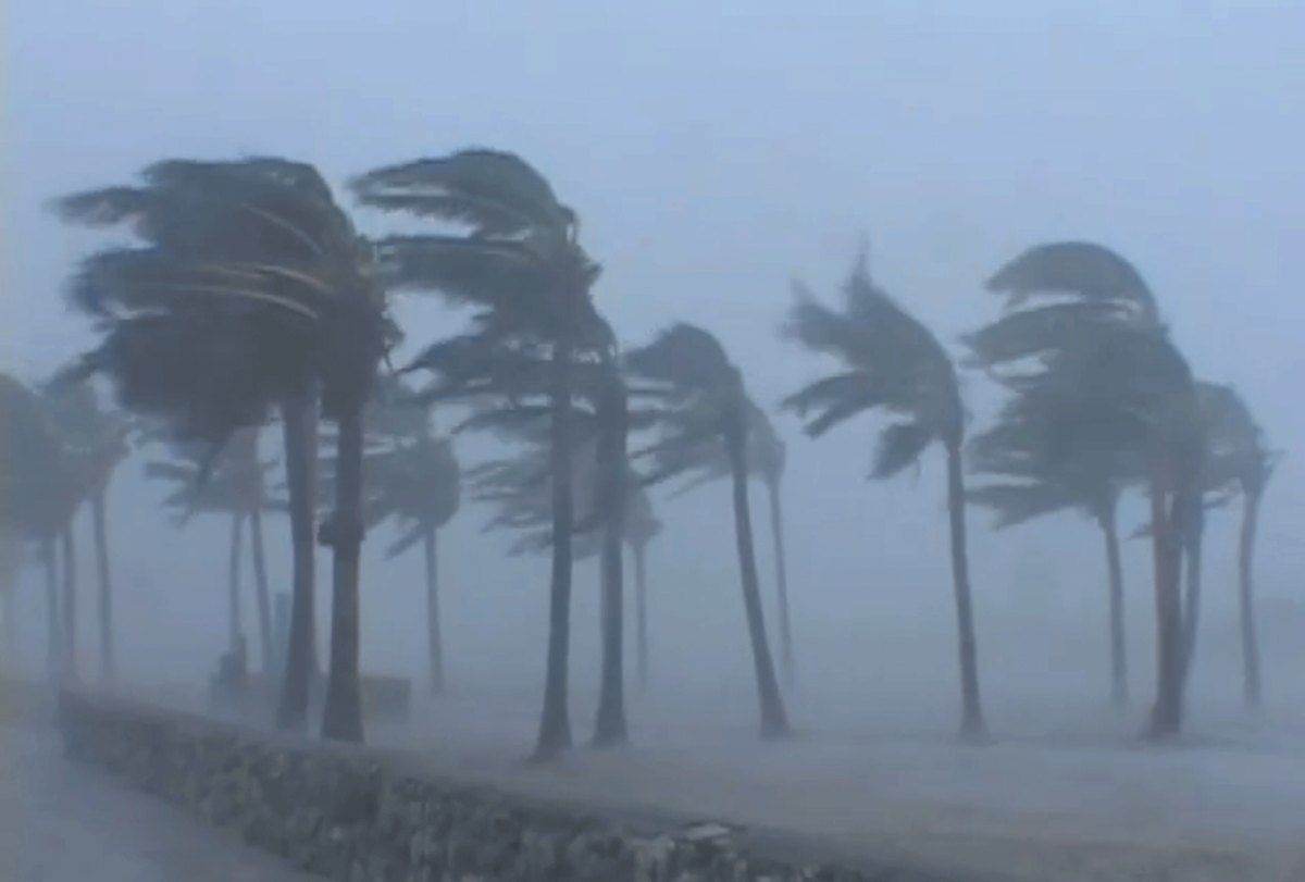 Hard weather. Ураган gif. Тропический циклон это ветер. Ветер гиф. Анимация сильный ветер.