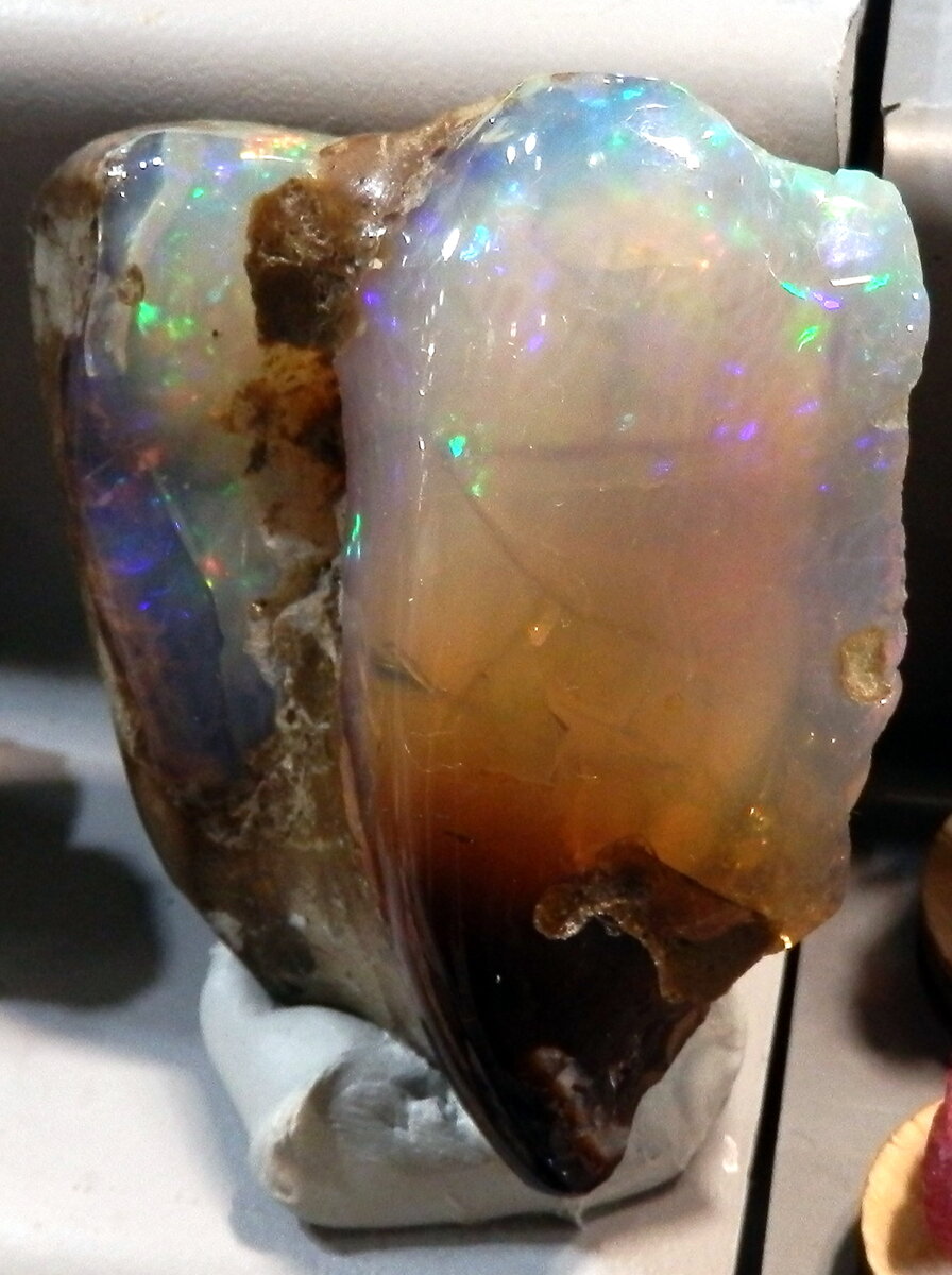 Опал благородный