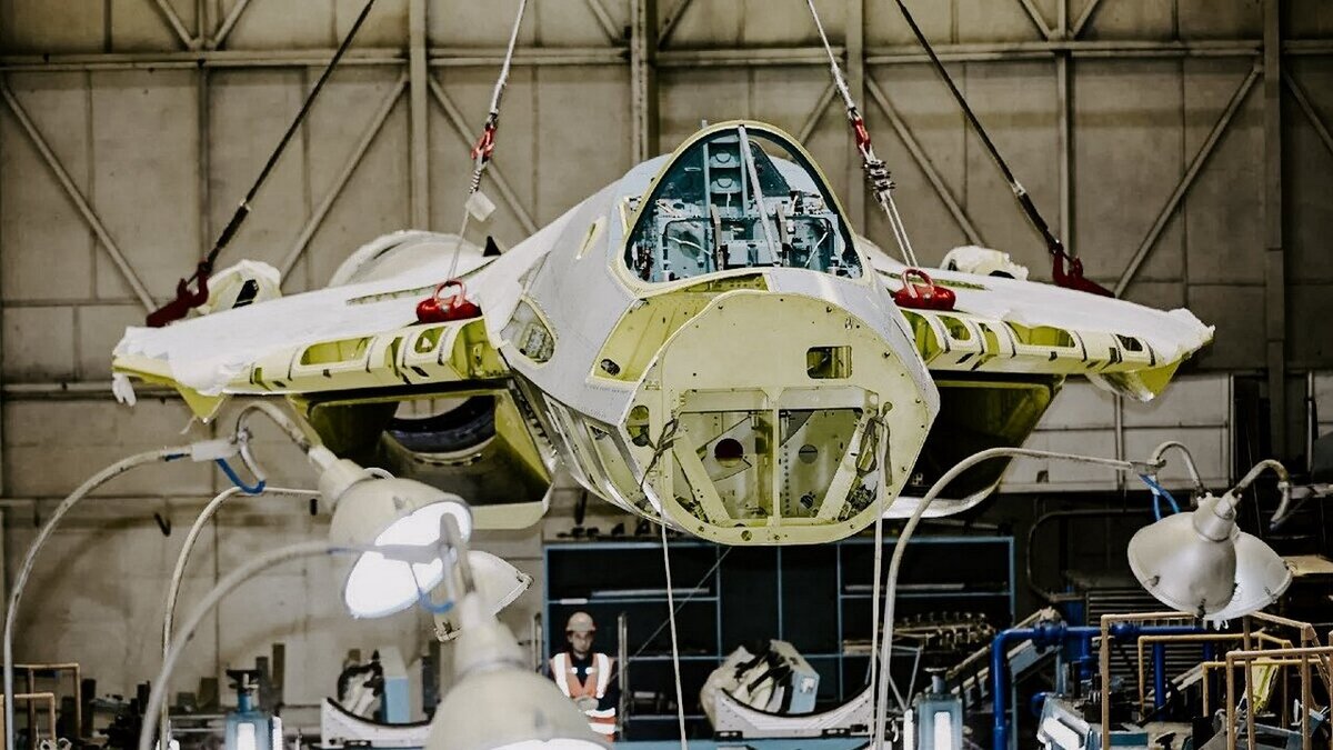 В цехах завода. Су-57 на сборке. 