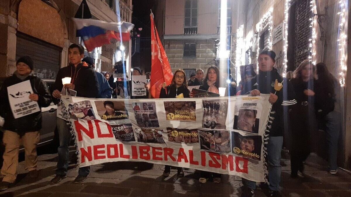   Шествие в память о жертвах американского империализма в Генуе© Фото ассоциации Libera Piazza Genova