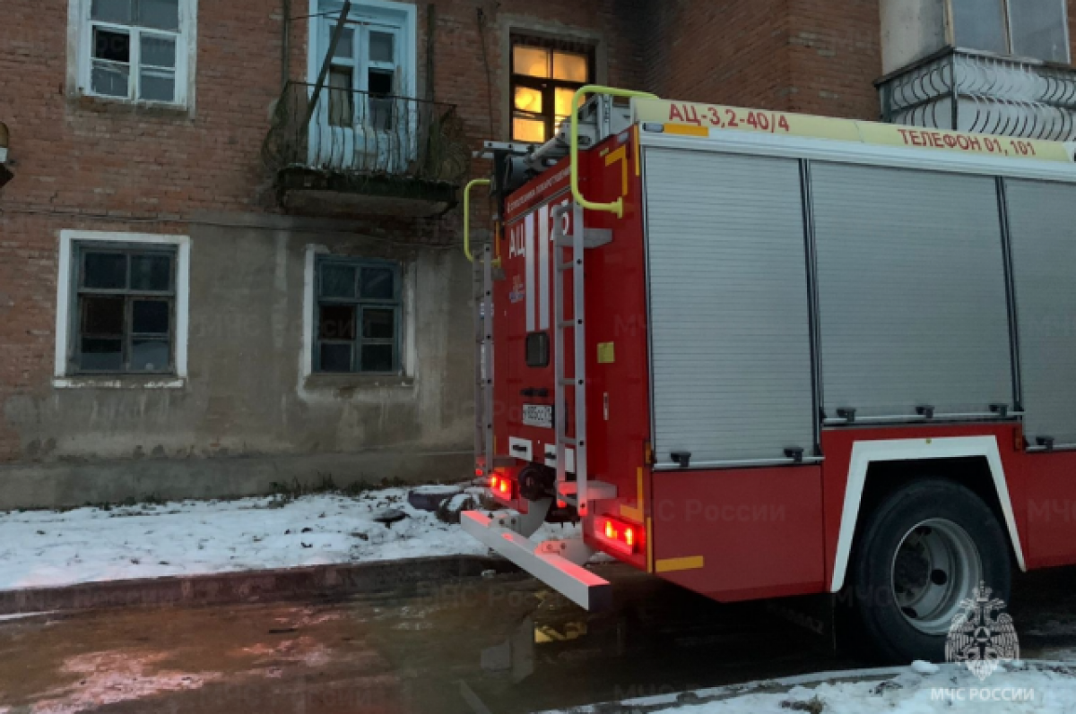    В Новомосковске из пожара в многоквартирном доме эвакуировали троих человек