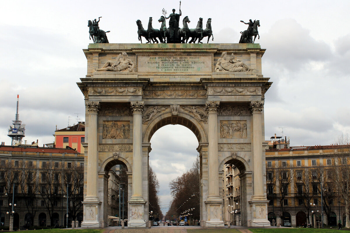 Arco della Pace
Автор: Leandro Souza - Imported from 500px (archived version) by the Archive Team. (detail page), CC BY 3.0, https://commons.wikimedia.org/w/index.php?curid=73608299