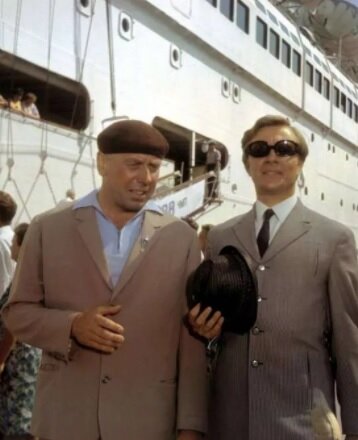 В 1968 году на экраны вышел фильм Леонида Гайдая «Бриллиантовая рука», ставший самой популярной советской комедий. Фильм смотрят и сегодня, вот несколько интересных фактов о нем.-7