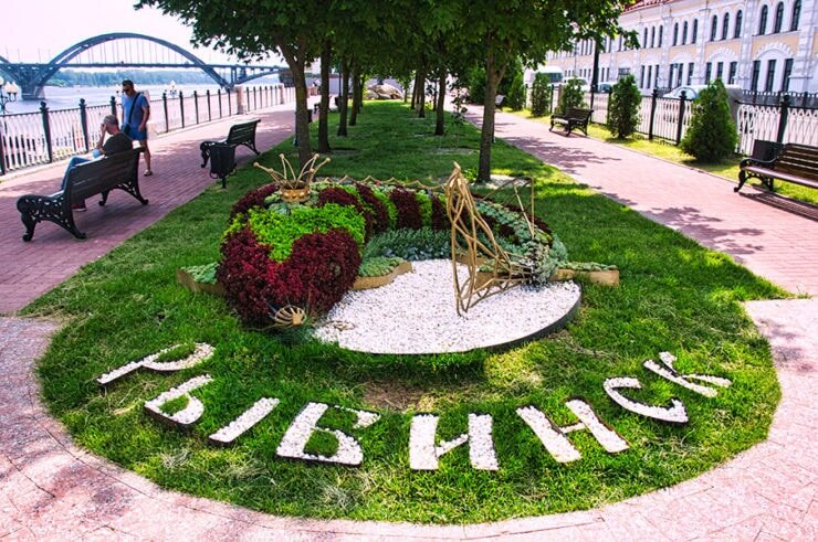 На набережной Рыбинска