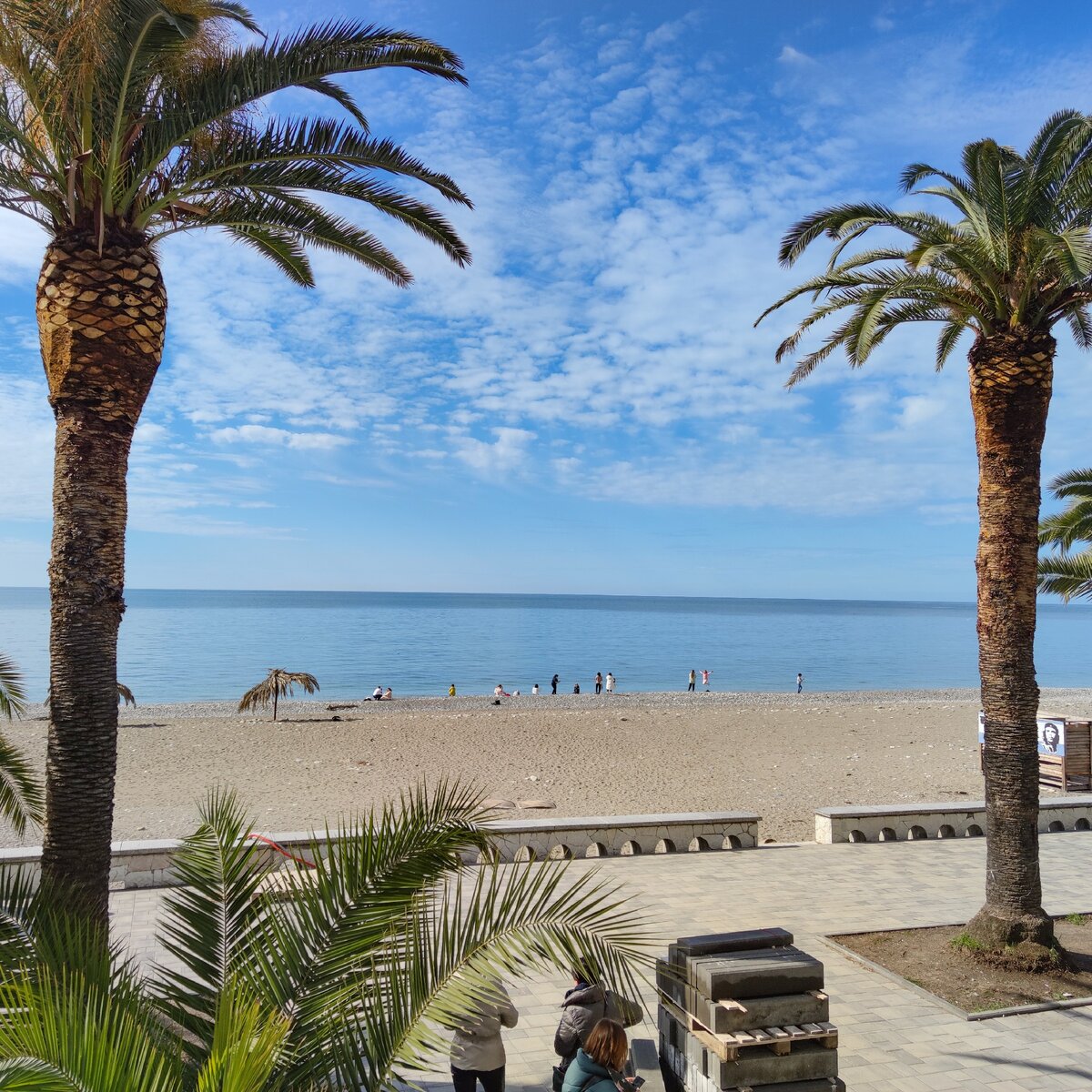 Набережную вот стоят. Даже стройматериалы привезли