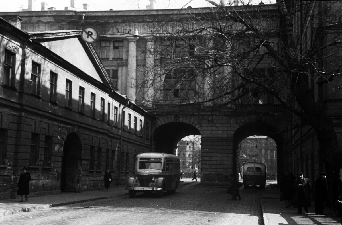 Гуляем по Ленинграду 1953 года. Листаем старые фотографии и смотрим, каким  был город в год, когда умер Сталин | Путешествия и всего по чуть-чуть | Дзен