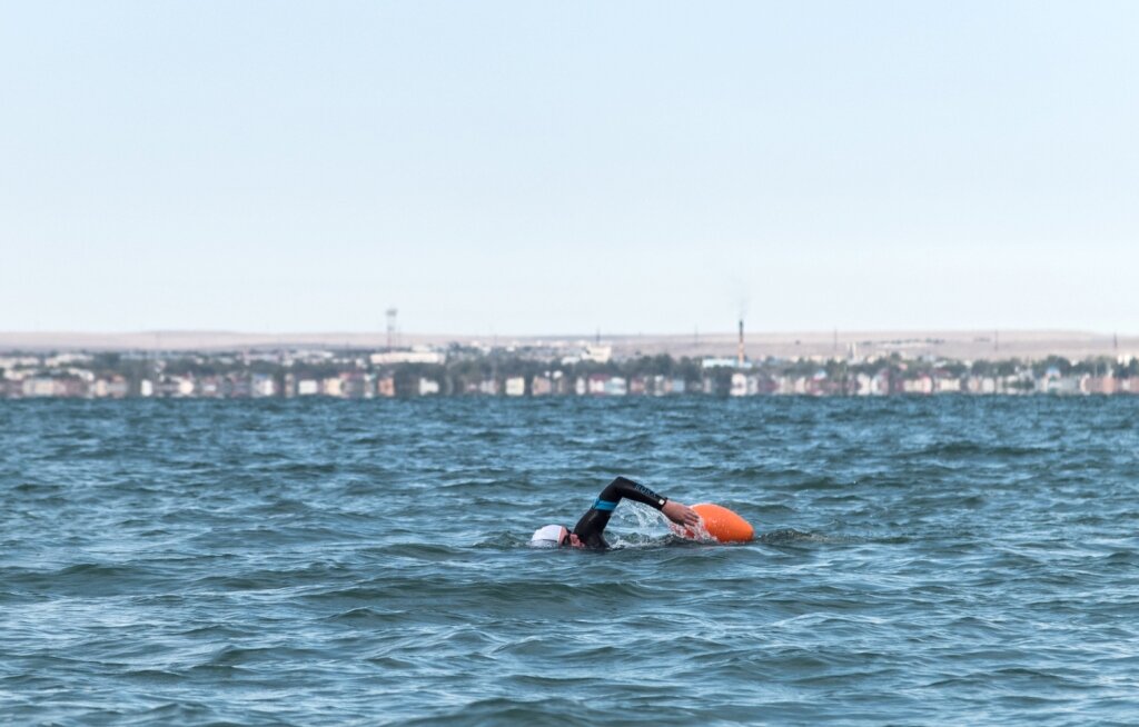 Романа не испугала температура воды в 18 градусов