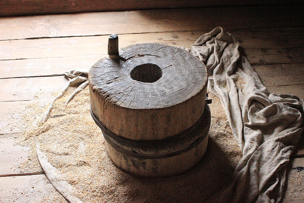 Ручные жернова. ФотоVyacheslav Bukharov 2018. https://ru.wikipedia.org (CC BY-SA 4.0)