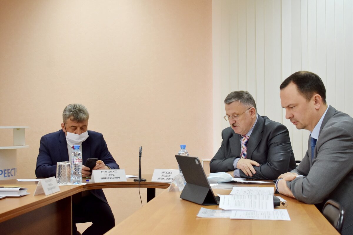 30 марта в Управлении Росреестра по Свердловской области (далее-Управление) состоялось первое в этом году заседание Общественного совета (далее - Совет).