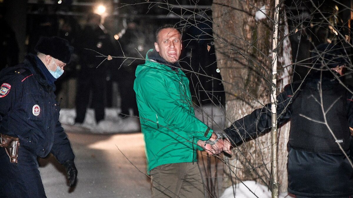 Навальный соболезнования. Навальный 2021. Навальный в тюрьме.