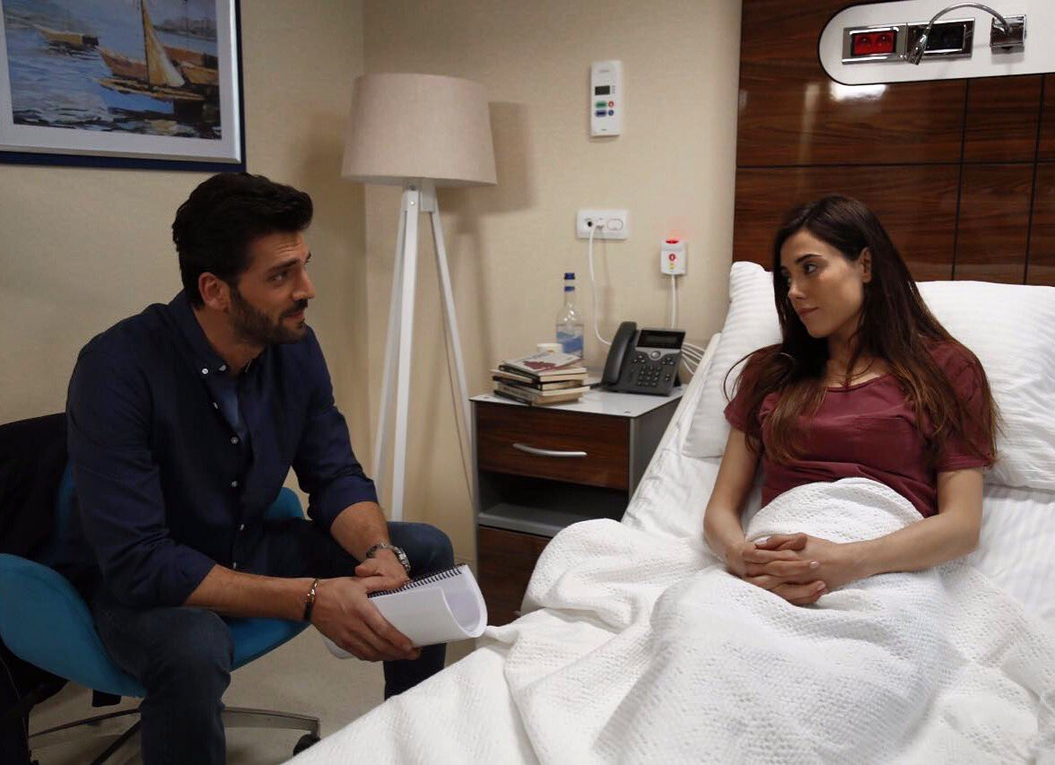 Кадр из сериала "Моя мама". Адрес изображения: https://yandex.ru/images/search?text=турецкий%20сериал%20моя%20мама&from=tabbar&p=2&pos=84&rpt=simage&img_url=https%3A%2F%2Fpbs.twimg.com%2Fmedia%2FC9hued3XUAQpJZd.jpg