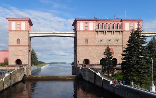 Рыбинский шлюз - выход в Рыбинское водохранилище