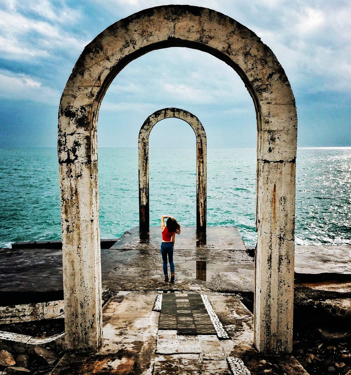 Арка в море