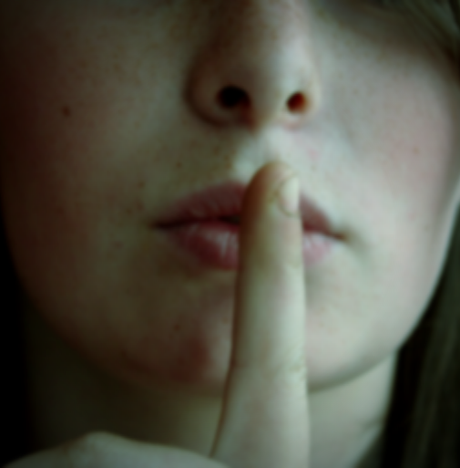 Лучше конечно вообще не матерится.