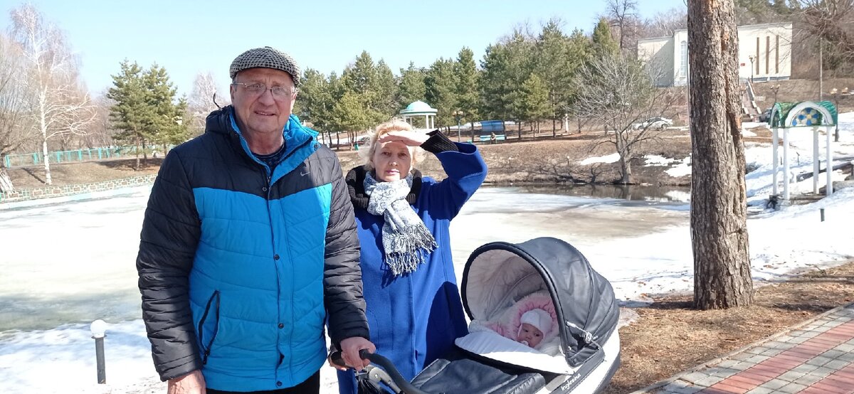 Мы с мужем и наша внучка Анечка (4 месяца)...