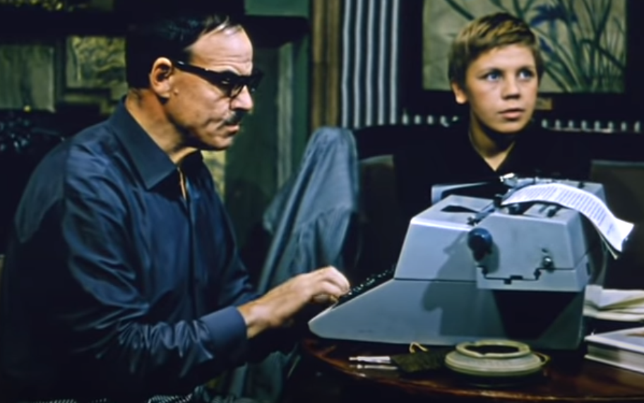Вээн (Михаил Глузский) и "Коля" (Ольга Калмыкова), кадр из фильма "Эти невинные забавы" (1969) 
