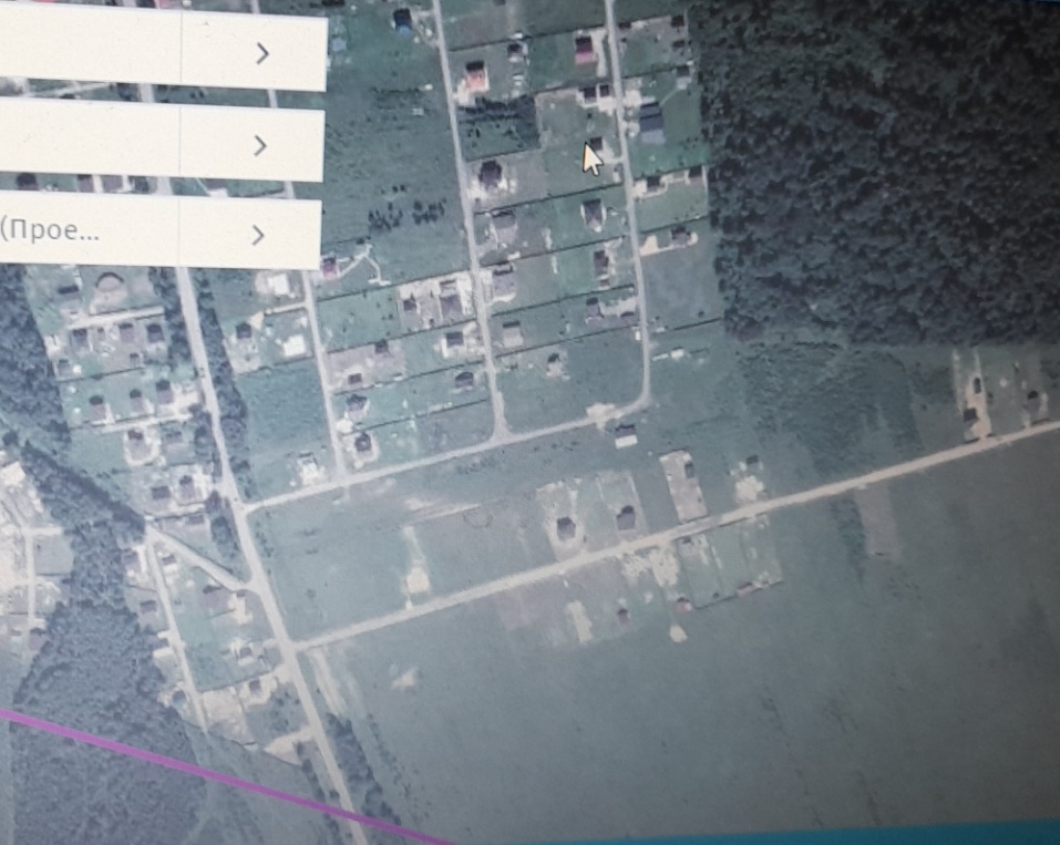 Это соседний коттеджный посёлок. Дома стоят от 5 миллионов, сиреневым цветом железная дорога. От ближайшего дома наверное 300 метров. Фото с сайта ФГИС, доступ свободный.