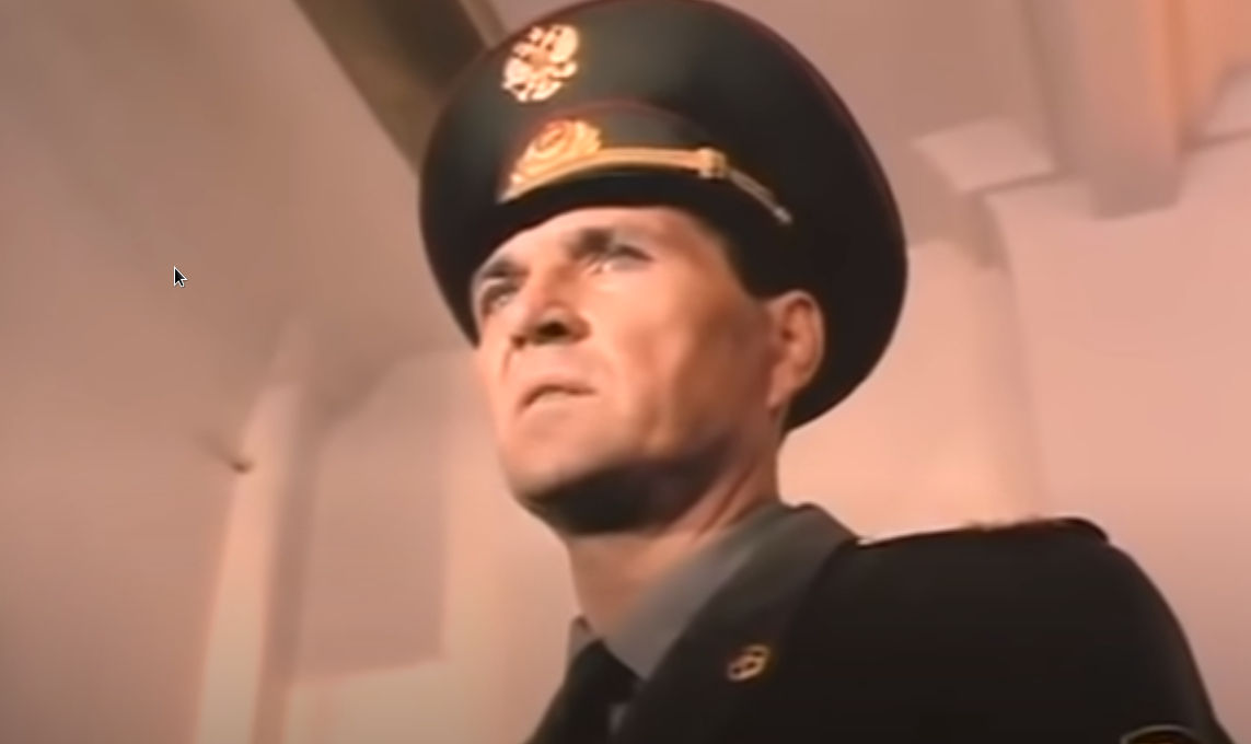 Скриншот из фильма "ДМБ".  