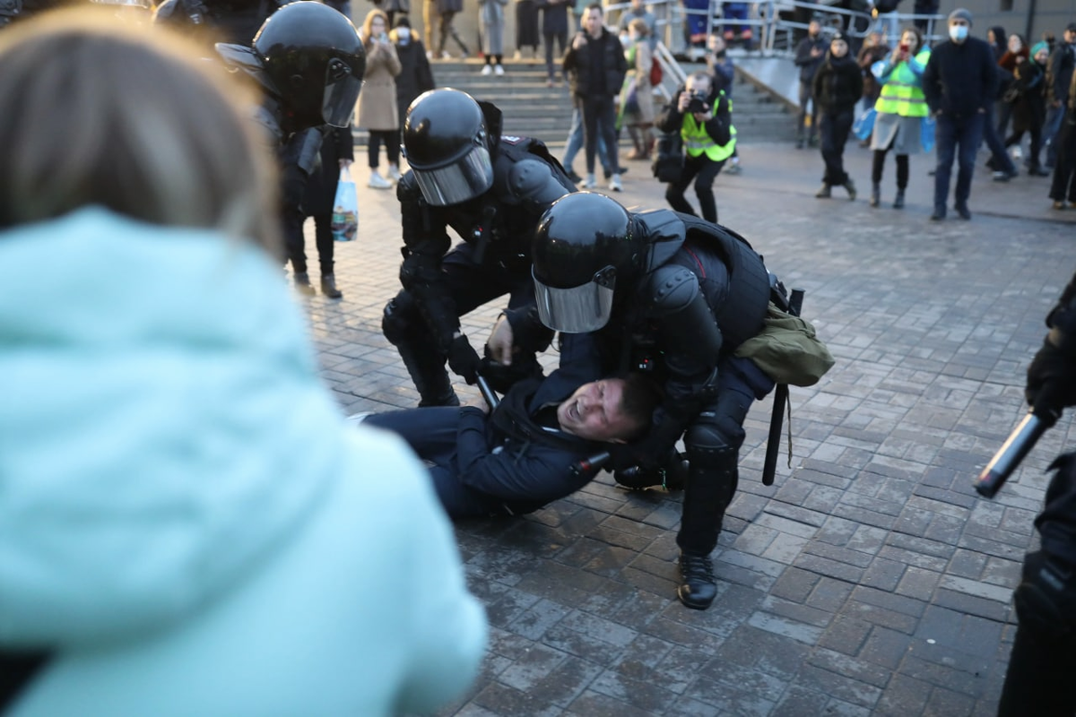 Видео 21 апреля. Задержания на митингах в Петербурге. 21 Апреля митинг СПБ. Задержание протестующих. Протесты в Москве.