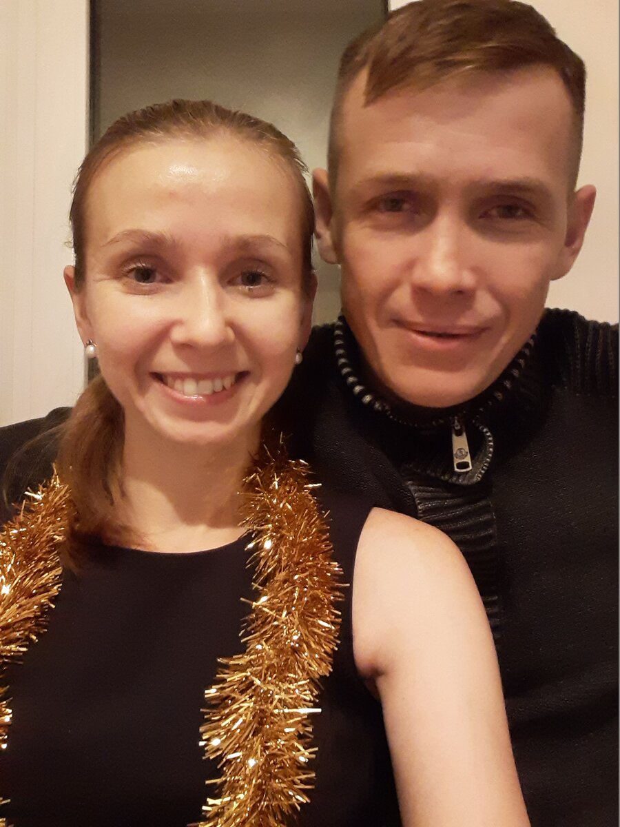 Мы на этот Новый год. Прибежала после смены, все собрались уже