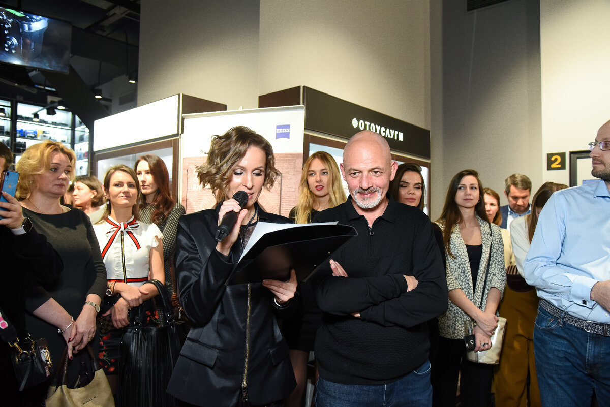 Открытие выставки Антона Лесного. Фотограф Василиса Демидова. 