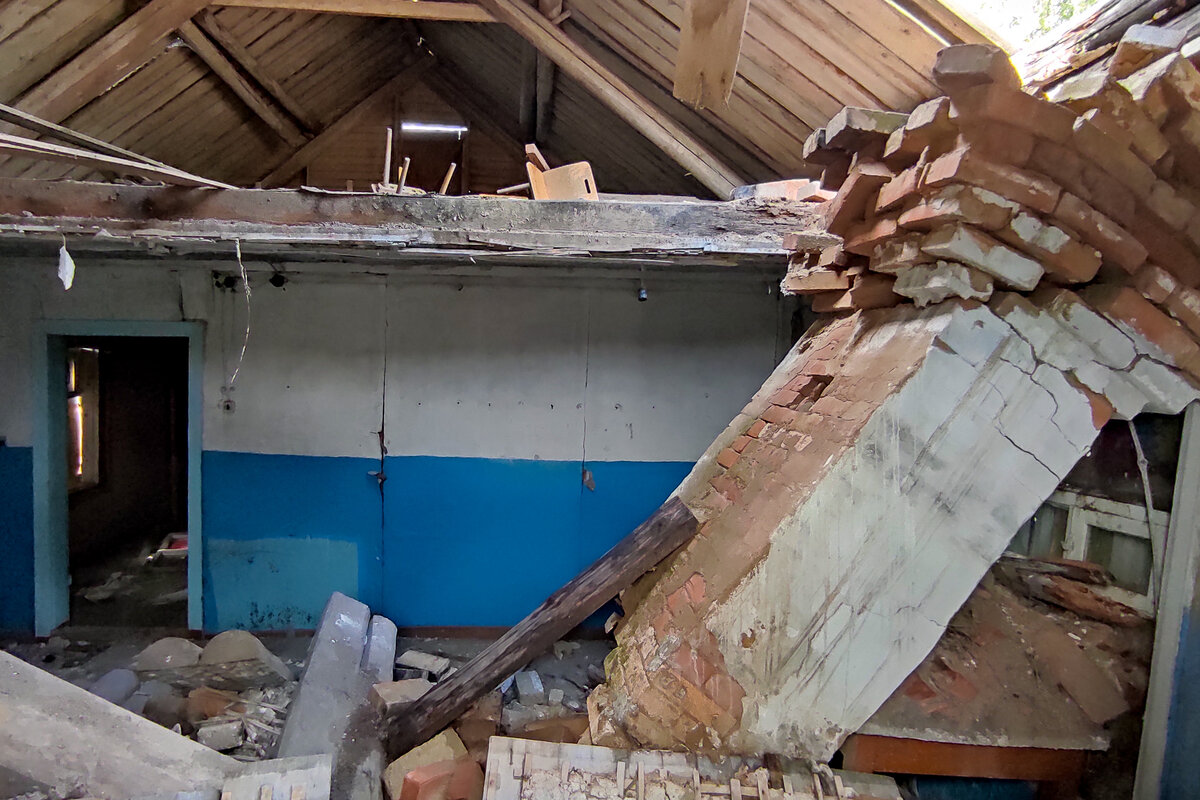 Внутри бывшего детского сада в Пежме