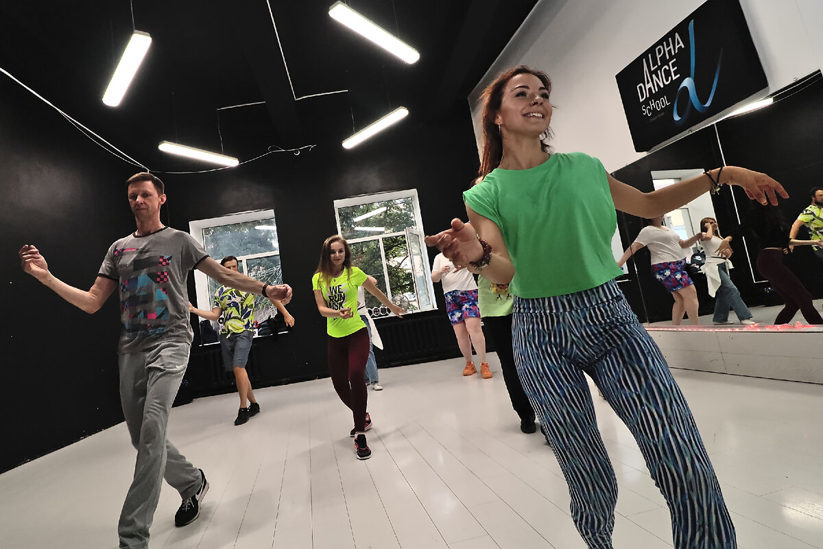 Виктория Забровская преподаёт танцевальный фитнес Зумбу в Alpha Dance