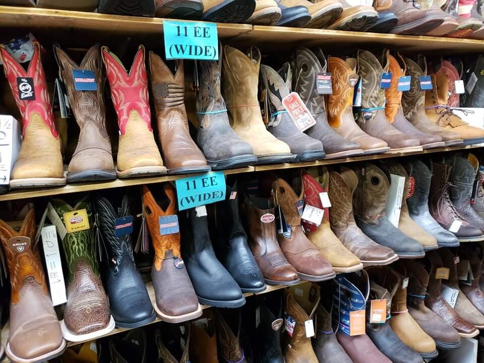 Верх очень часто делают из кожи одного цвета, а низ - из другого. Фото автора, листайте галерею. 