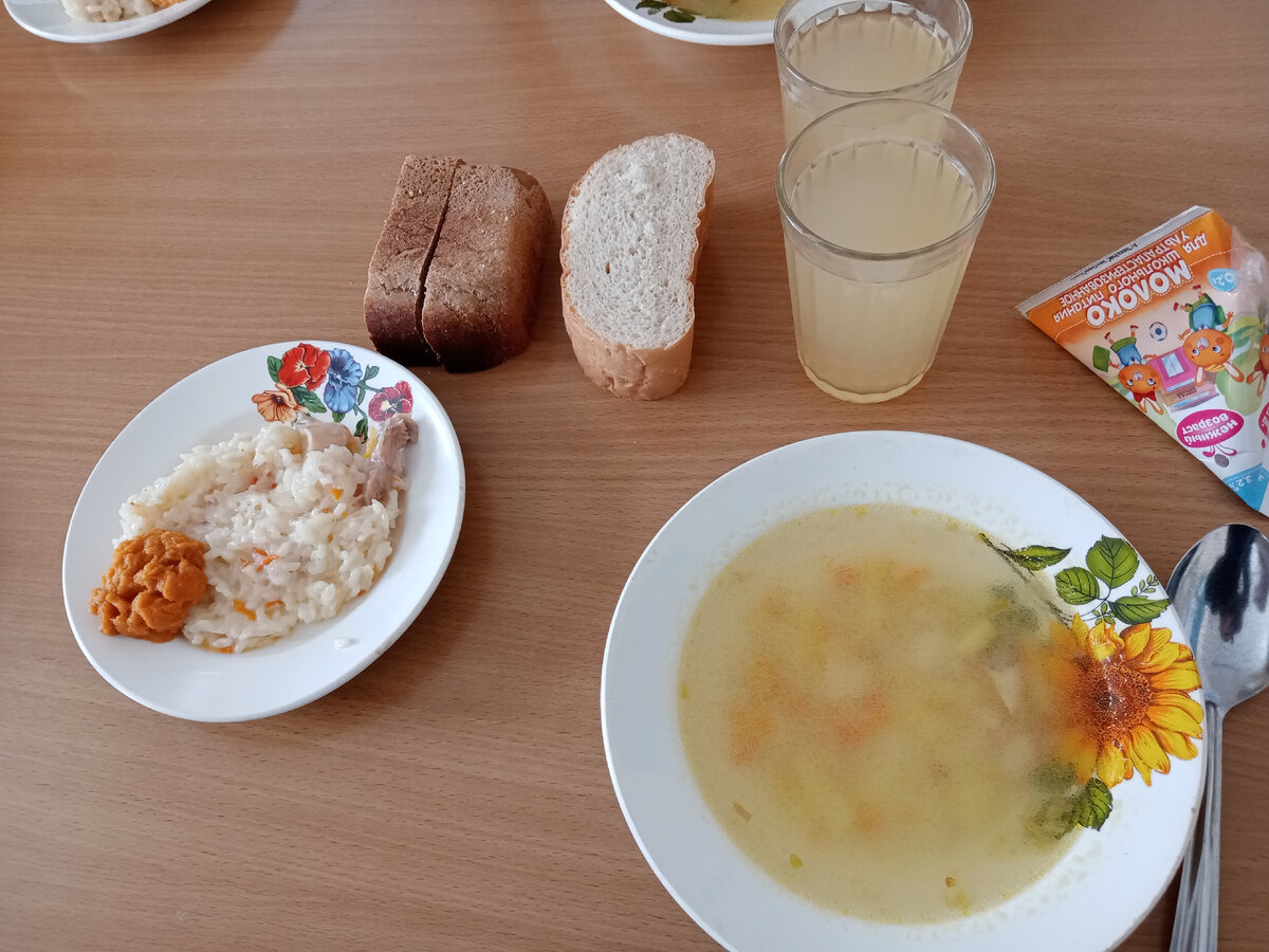 Рисовый суп, плов с кабачковой икрой