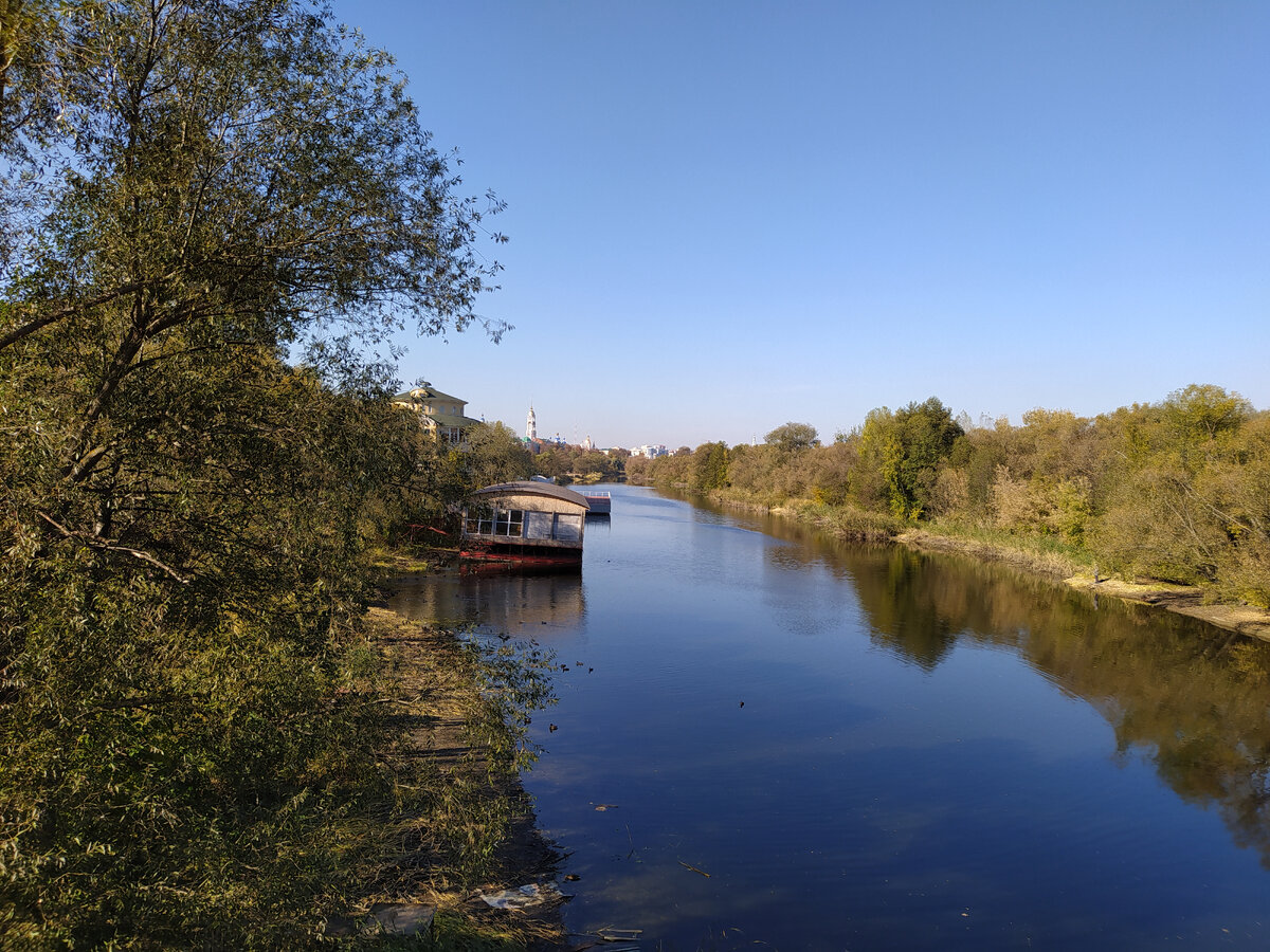 вид с Тезикова моста на противоположный берег канала реки Цны