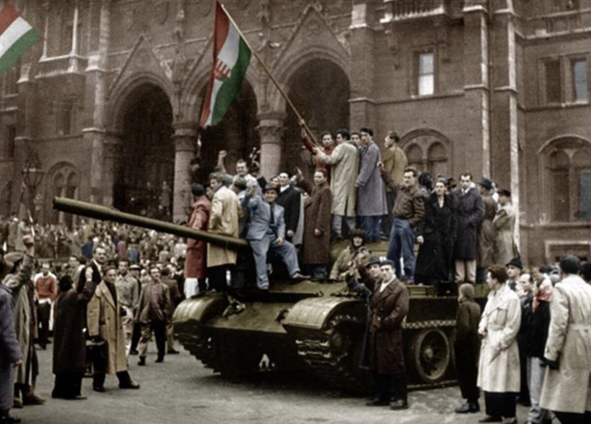 1956 год в истории. Будапешт 1956 венгерское восстание. Венгерская революция 1956. Восстание в Венгрии 1956 линчевание. Контрреволюционный мятеж в Венгрии 1956 года.