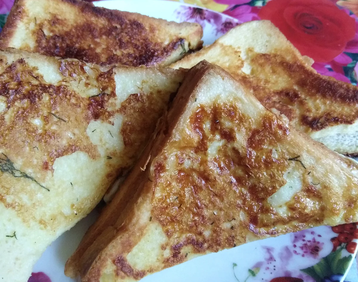 Гренки с начинкой или вкусный завтрак из продуктов, которые у меня всегда есть в холодильнике