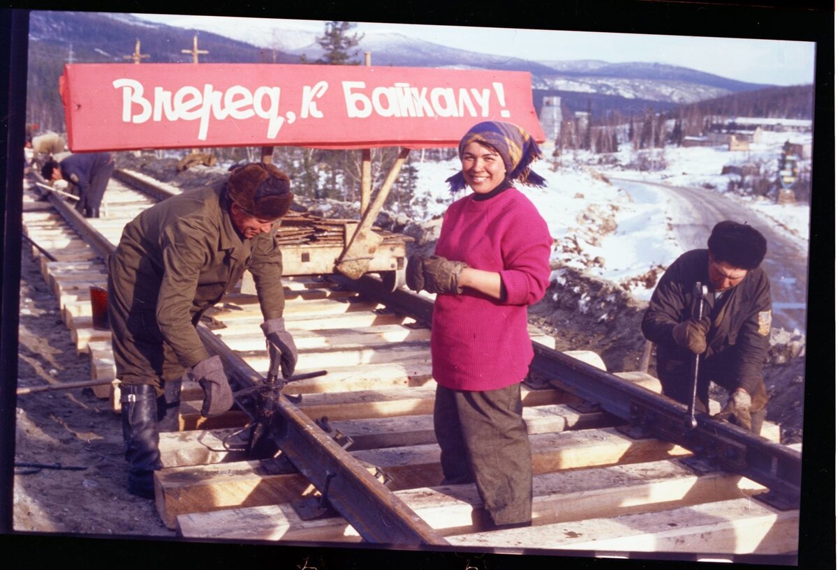 Трудовые будни строителей Бурятского участка БАМа. Фото из открытых источников