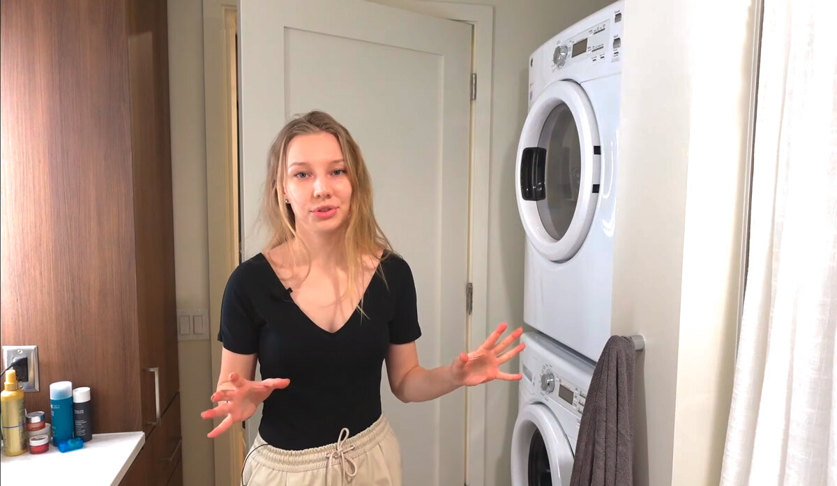 Стиральная машинка и сушилка в моей квартире в Сиэтле, обожаю эту ваную комнату :)