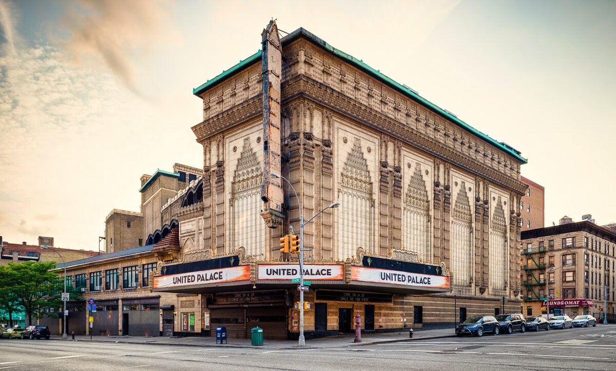 «Театр чудес/United Palace» в Вашингтон-Хайтс, Нью-Йорк.